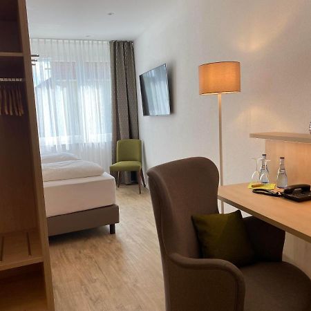 Hotel-Restaurant Und Gaestehaus Loewen Süßen エクステリア 写真