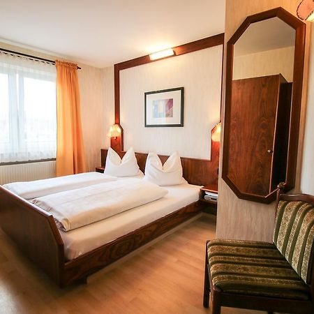 Hotel-Restaurant Und Gaestehaus Loewen Süßen エクステリア 写真