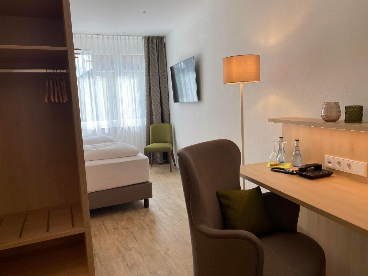 Hotel-Restaurant Und Gaestehaus Loewen Süßen エクステリア 写真