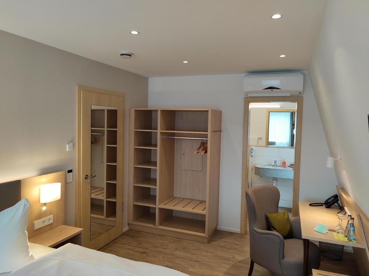 Hotel-Restaurant Und Gaestehaus Loewen Süßen エクステリア 写真