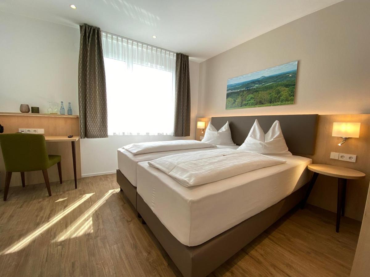 Hotel-Restaurant Und Gaestehaus Loewen Süßen エクステリア 写真