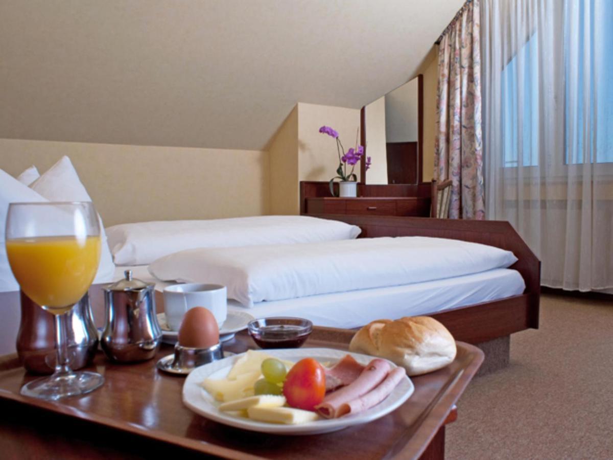 Hotel-Restaurant Und Gaestehaus Loewen Süßen エクステリア 写真