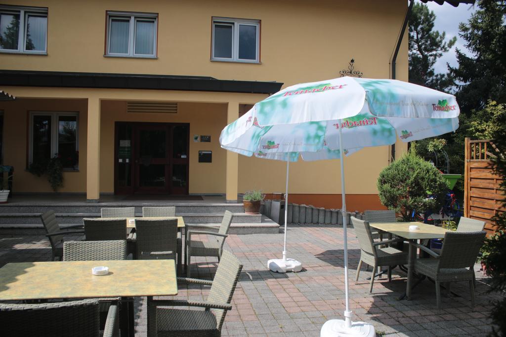 Hotel-Restaurant Und Gaestehaus Loewen Süßen エクステリア 写真