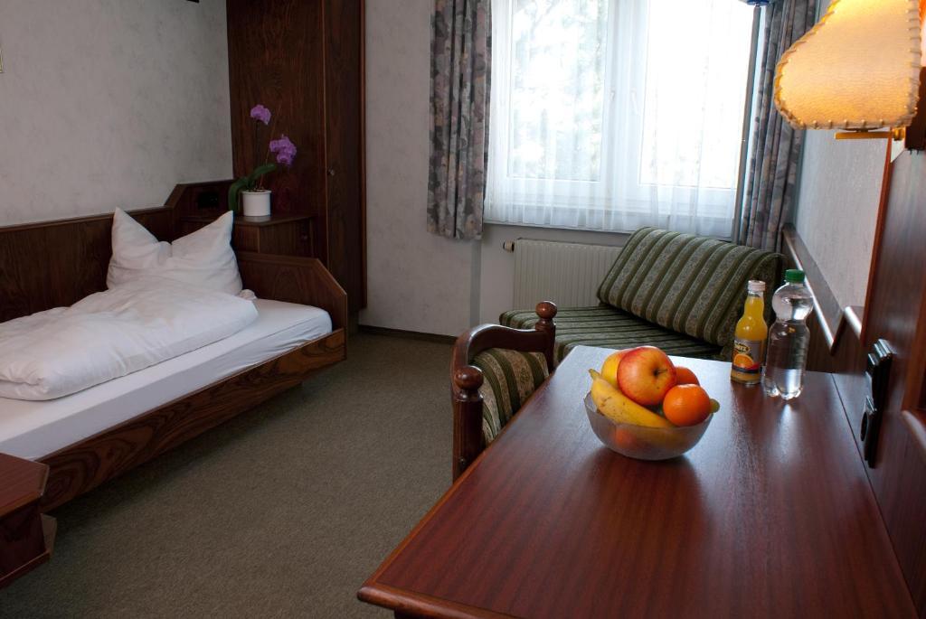 Hotel-Restaurant Und Gaestehaus Loewen Süßen エクステリア 写真