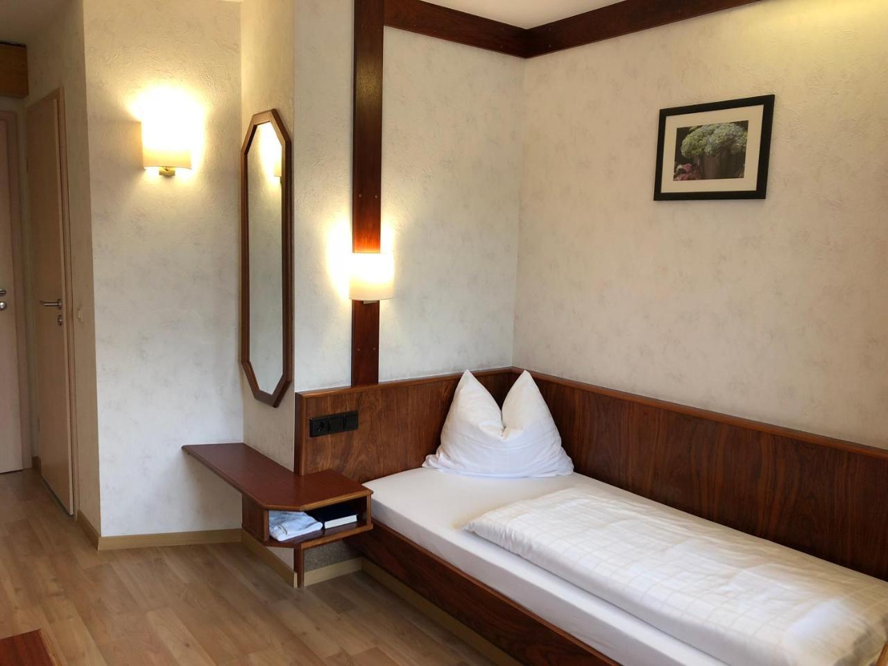 Hotel-Restaurant Und Gaestehaus Loewen Süßen エクステリア 写真