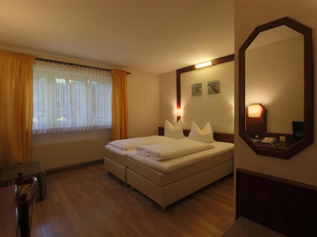 Hotel-Restaurant Und Gaestehaus Loewen Süßen エクステリア 写真