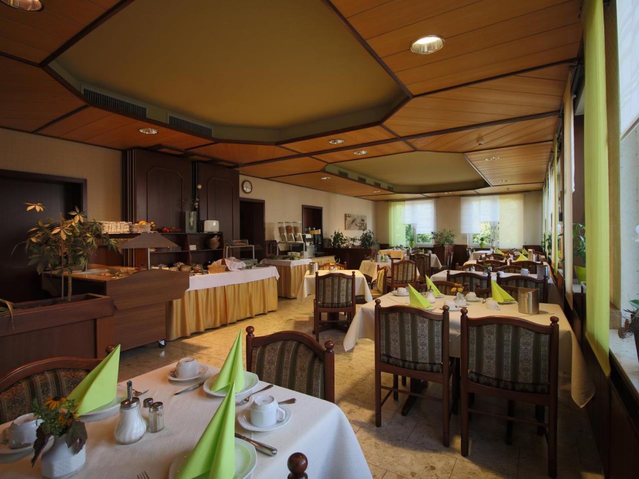 Hotel-Restaurant Und Gaestehaus Loewen Süßen エクステリア 写真