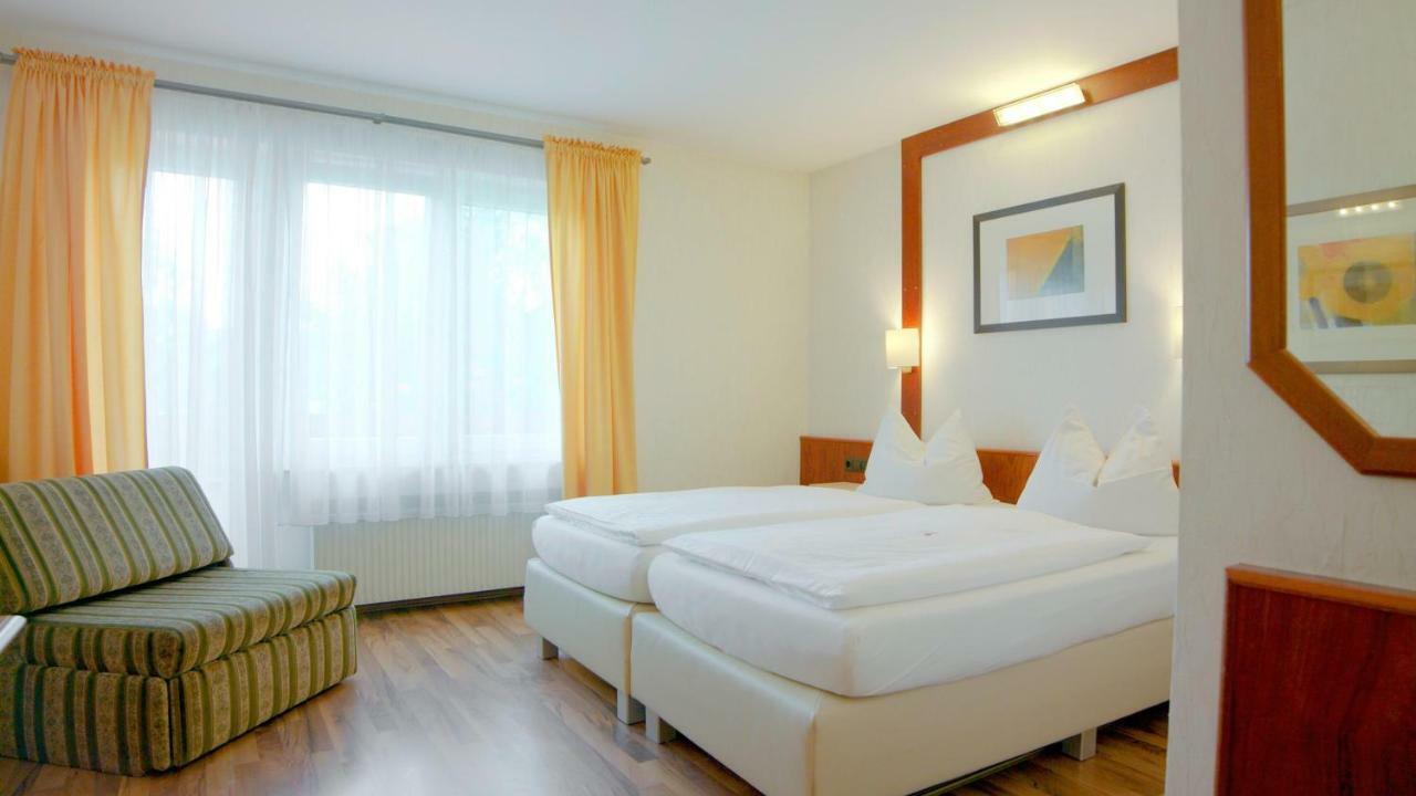 Hotel-Restaurant Und Gaestehaus Loewen Süßen エクステリア 写真